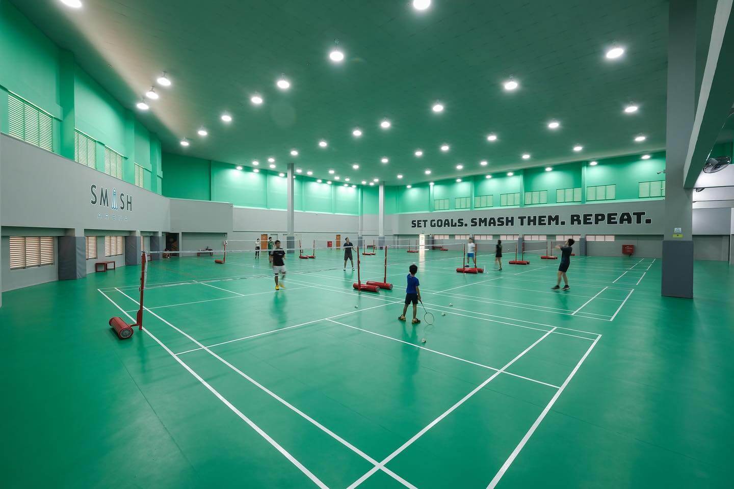 smash arena badminton